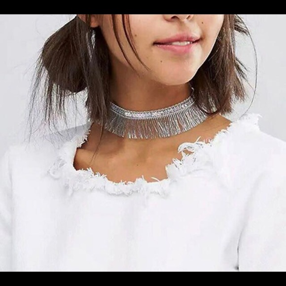 🆕✨Gold Fringe Fabric Choker✨ - Picture 3 of 7